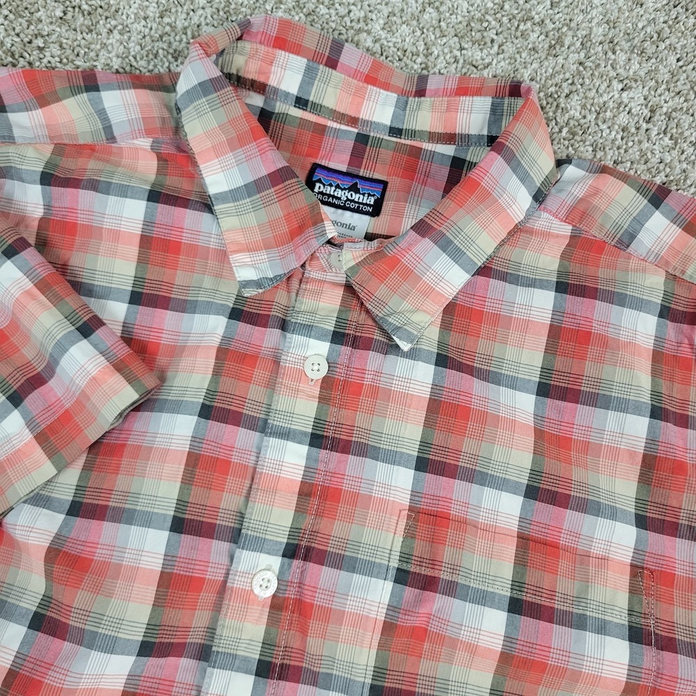 Patagonia Organic Cotton Mens Large Red Plaid Button Up Short Sleeve